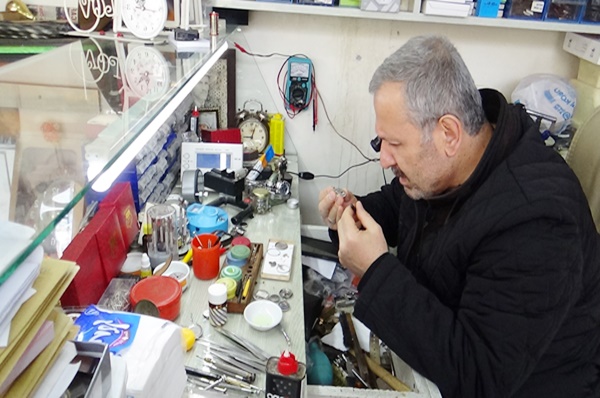 4 kuşaktır zamana ayar veriyorlar