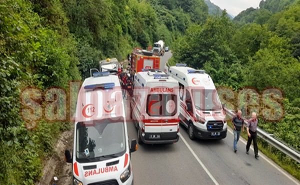 Beşikdüzü Şalpazarı Karayolu’na Araç Yuvarlandı  1’i ağır 3 yaralı