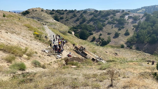 Yolcu Otobüsü 120 Metre Yükseklikteki Viyadükten Uçtu
