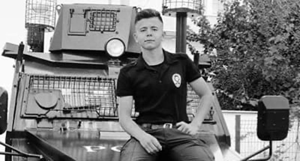 Polis memuru Emirhan trafik kazasında şehit oldu.