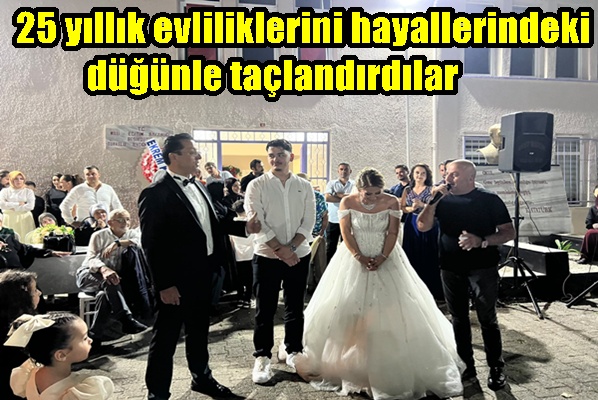 25 yıllık evliliklerini hayallerindeki düğünle taçlandırdılar 